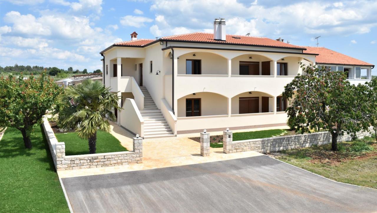 Apartmani Diana Novigrad Istria Εξωτερικό φωτογραφία