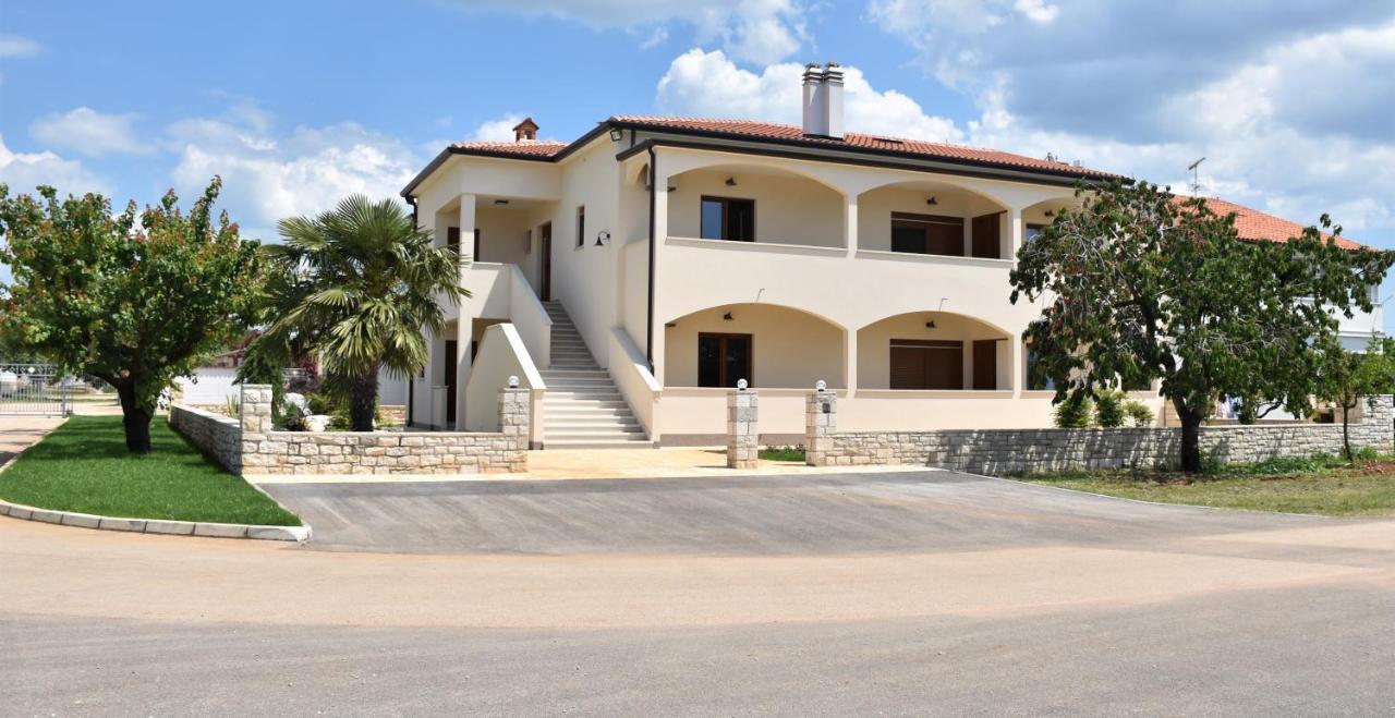 Apartmani Diana Novigrad Istria Εξωτερικό φωτογραφία